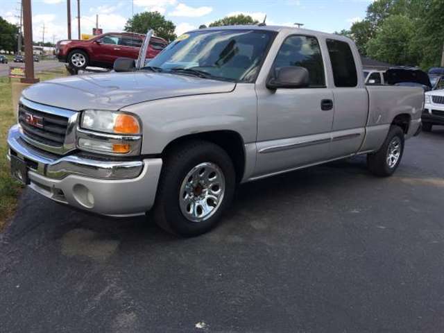 2005 GMC Sierra 1500 4dr Extended Cab SLT Rwd SB